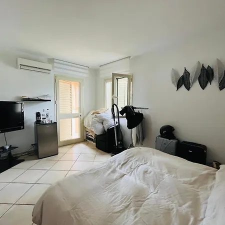Villa Proche Du Centre-ville De Porto-vecchio Et De Ses Belles Plages *